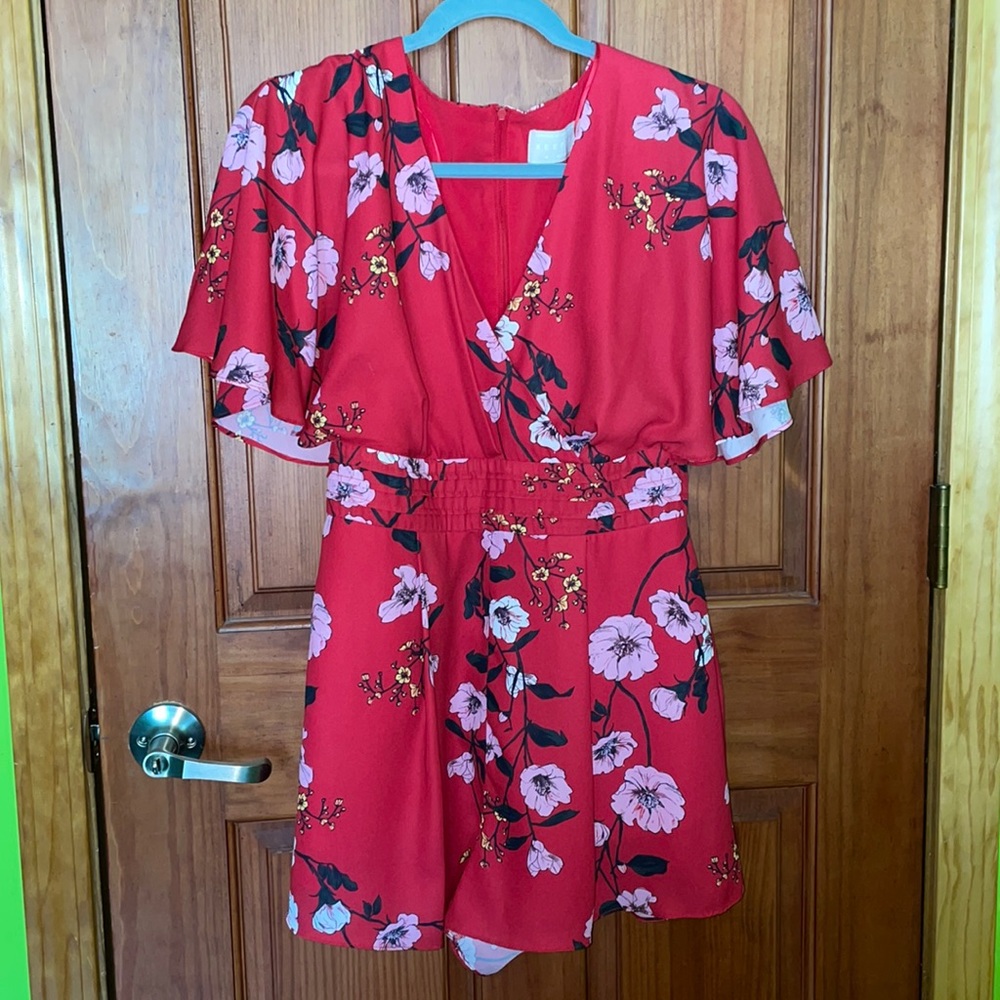 Red floral romper ♥️🌹🌸